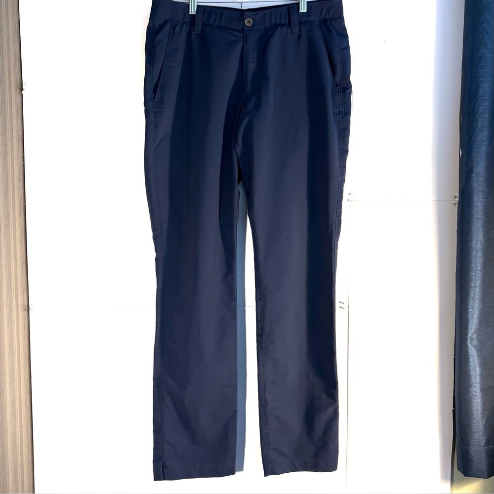 Under Armour Men's Dark Blue golf pants, Sz 34, great condition.